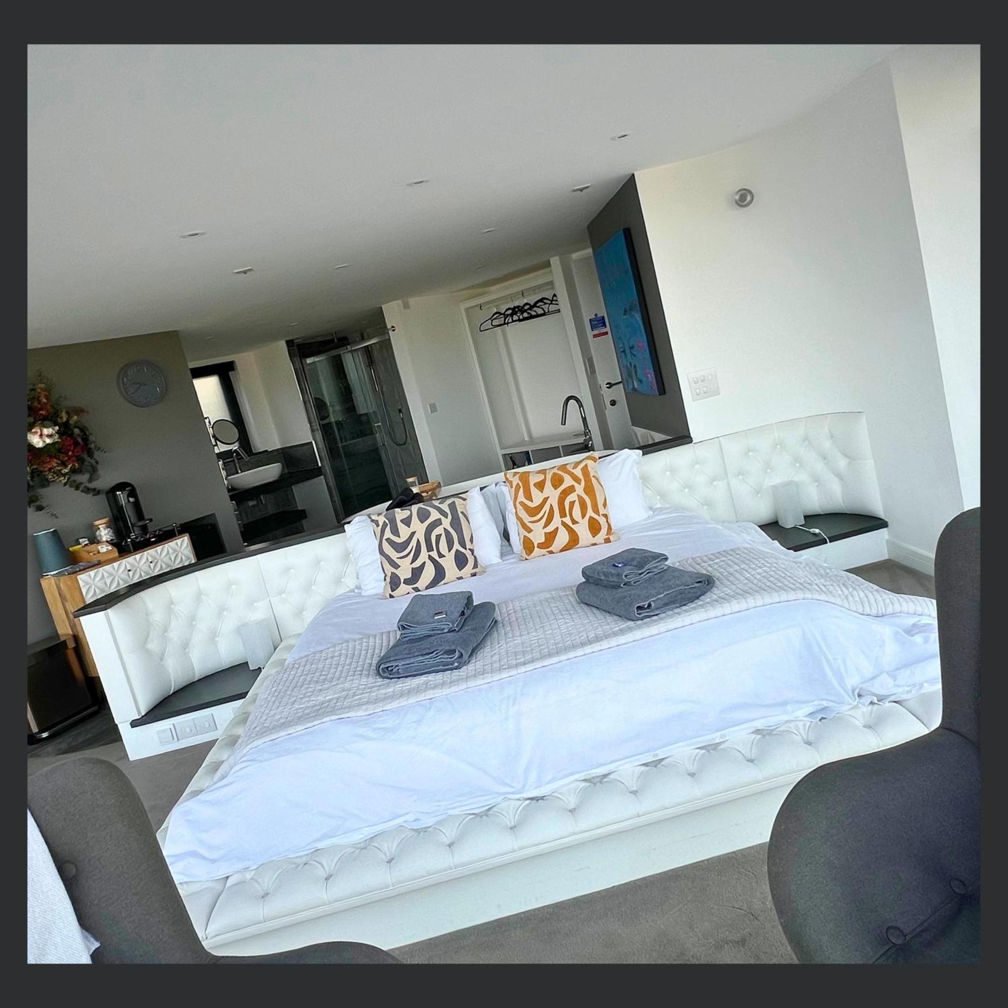 Uno St Ives - Luxury Serviced Accommodation Екстер'єр фото